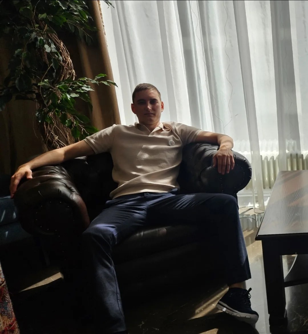 Наш инженер, позвоните ему и он предоставит вам самое лучшее предложение!